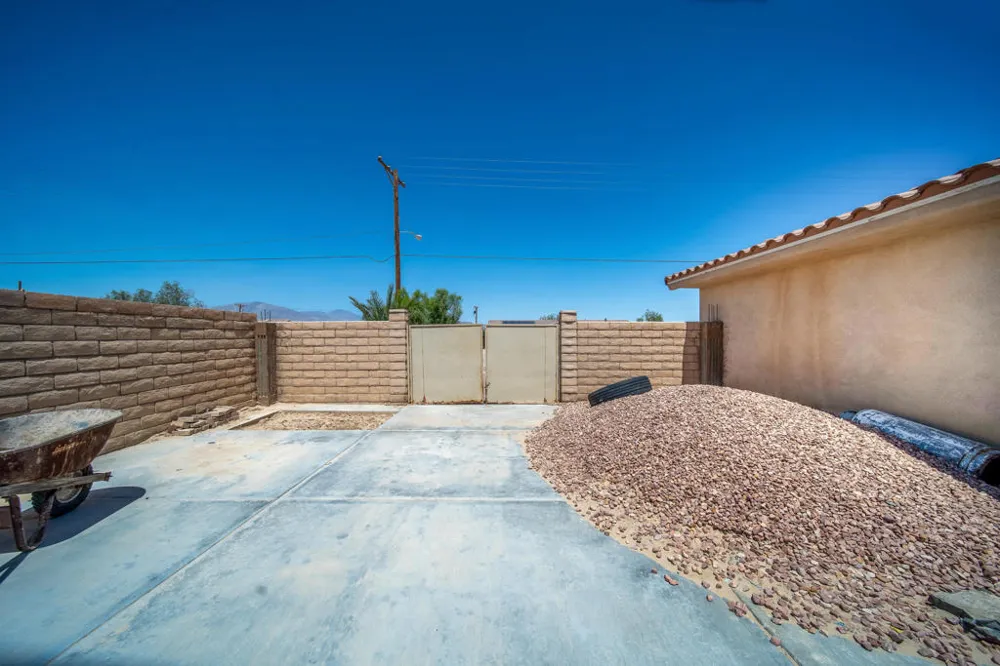 1527 Marina Drive Thermal, CA 92274