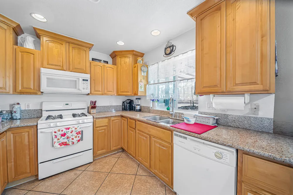 1527 Marina Drive Thermal, CA 92274