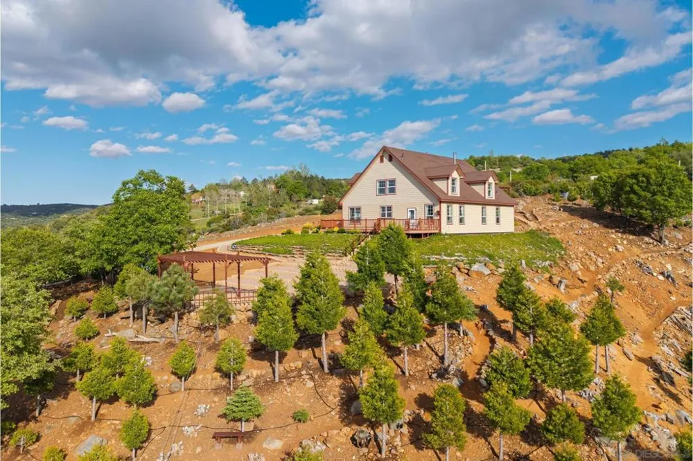 16913 Harrison Park Trl Julian, CA 92036