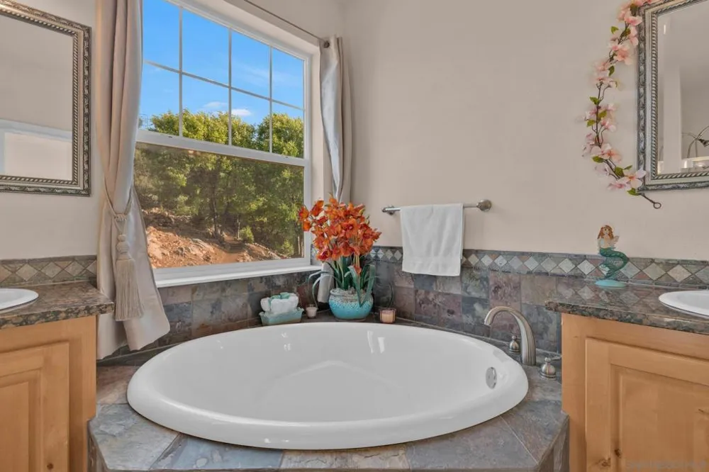 16913 Harrison Park Trl Julian, CA 92036