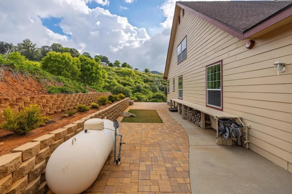 16913 Harrison Park Trl Julian, CA 92036