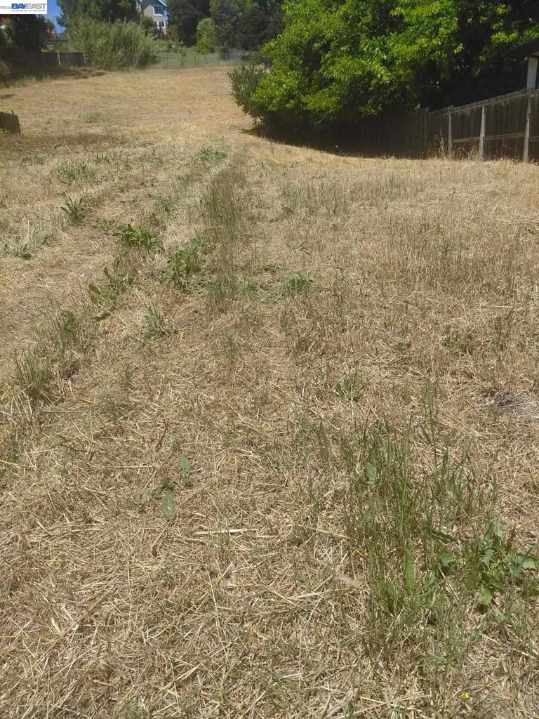4060 Lambert Rd El Sobrante, CA 94803