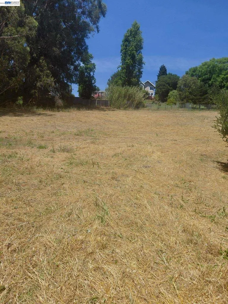 4060 Lambert Rd El Sobrante, CA 94803