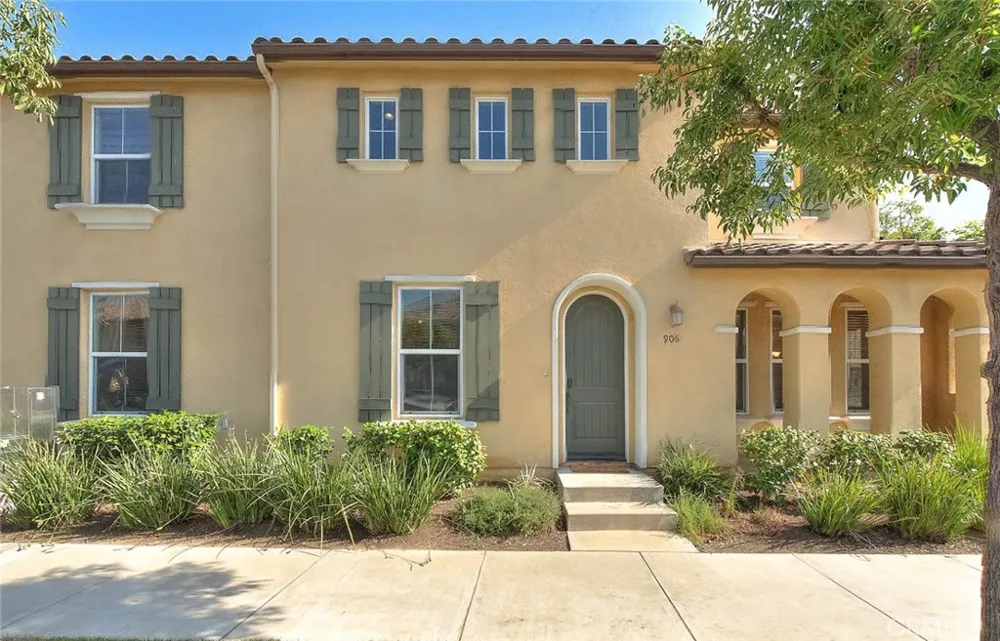 906 Woodbine Azusa, CA 91702