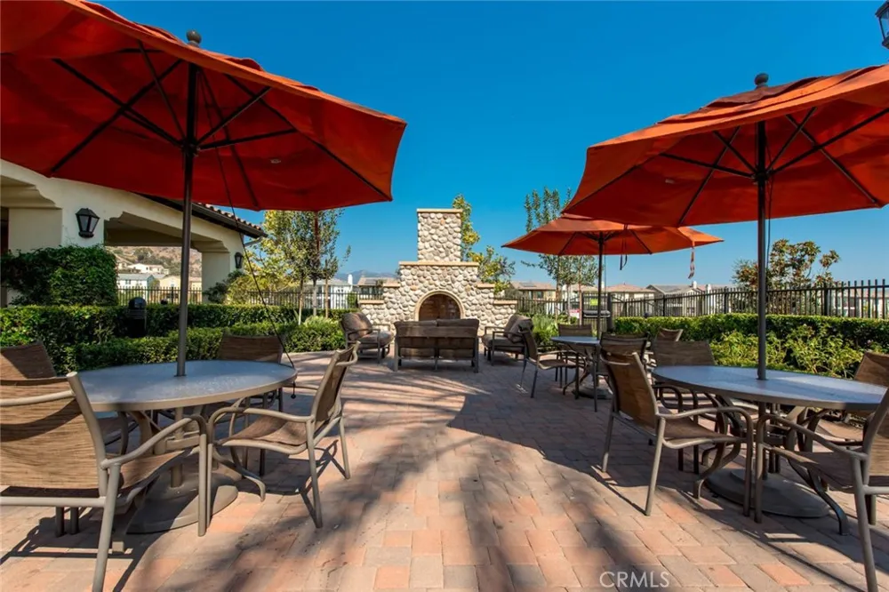 906 Woodbine Azusa, CA 91702