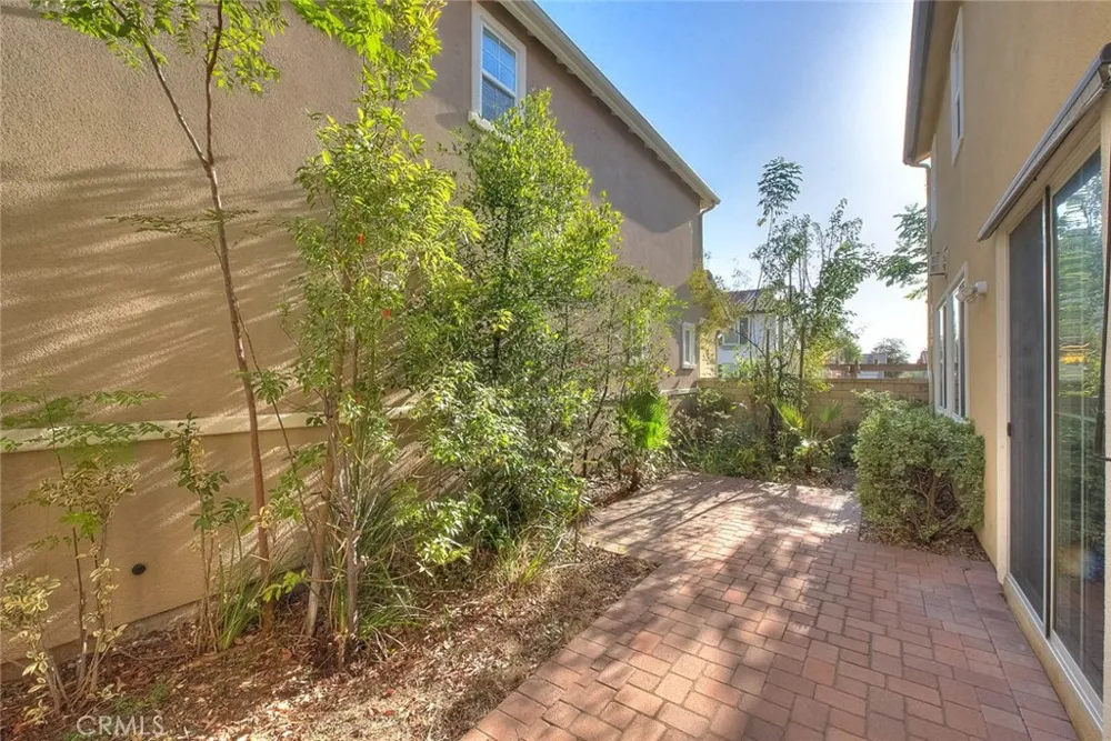 906 Woodbine Azusa, CA 91702
