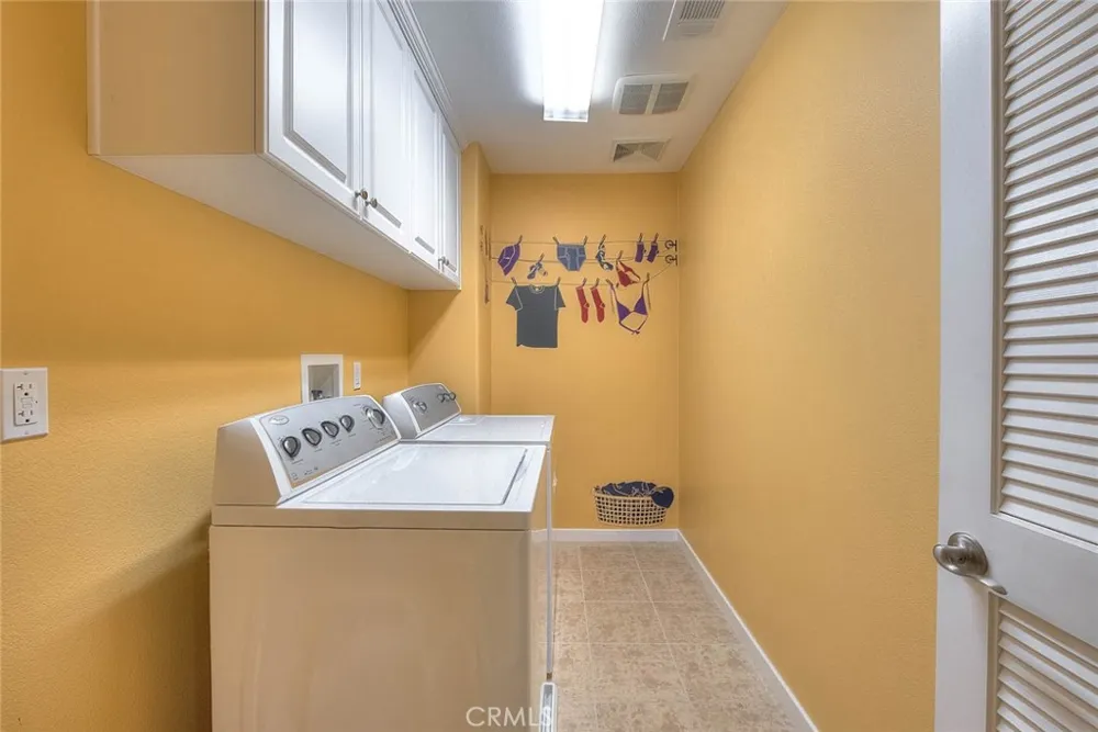 906 Woodbine Azusa, CA 91702