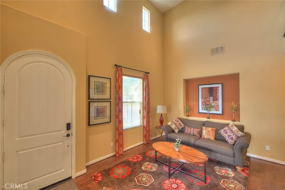 906 Woodbine Azusa, CA 91702