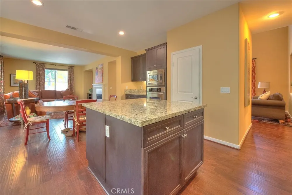 906 Woodbine Azusa, CA 91702
