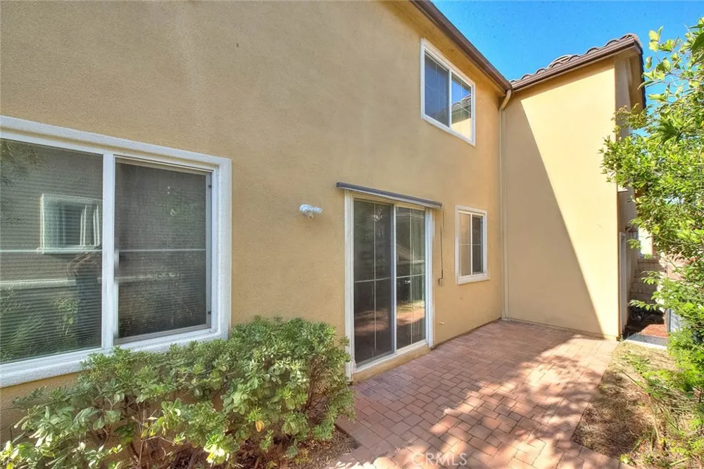 906 Woodbine Azusa, CA 91702