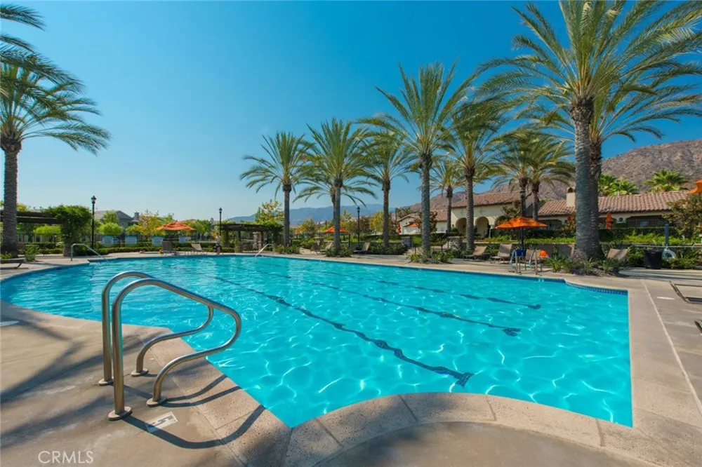 906 Woodbine Azusa, CA 91702