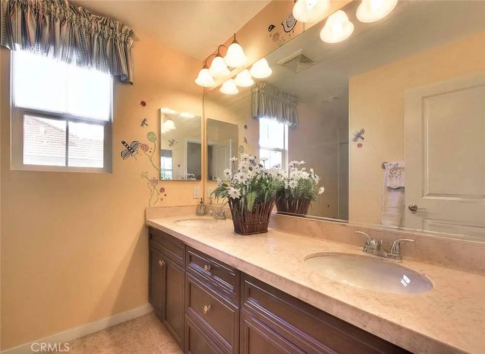 906 Woodbine Azusa, CA 91702