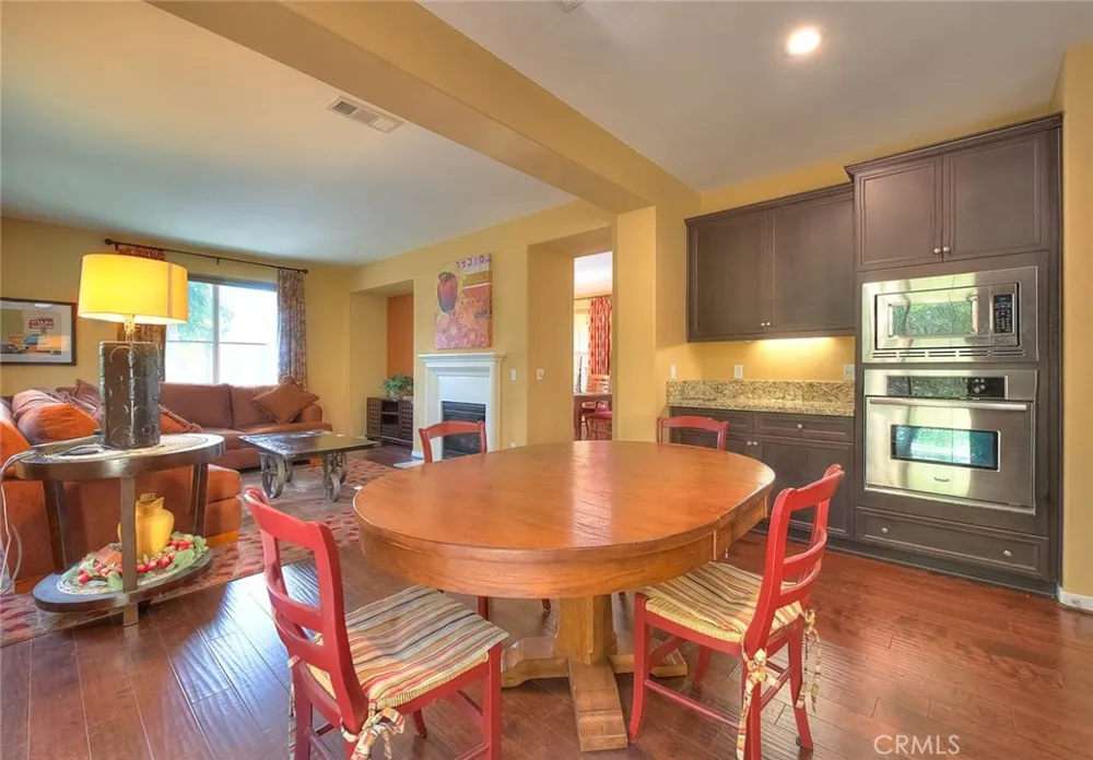906 Woodbine Azusa, CA 91702