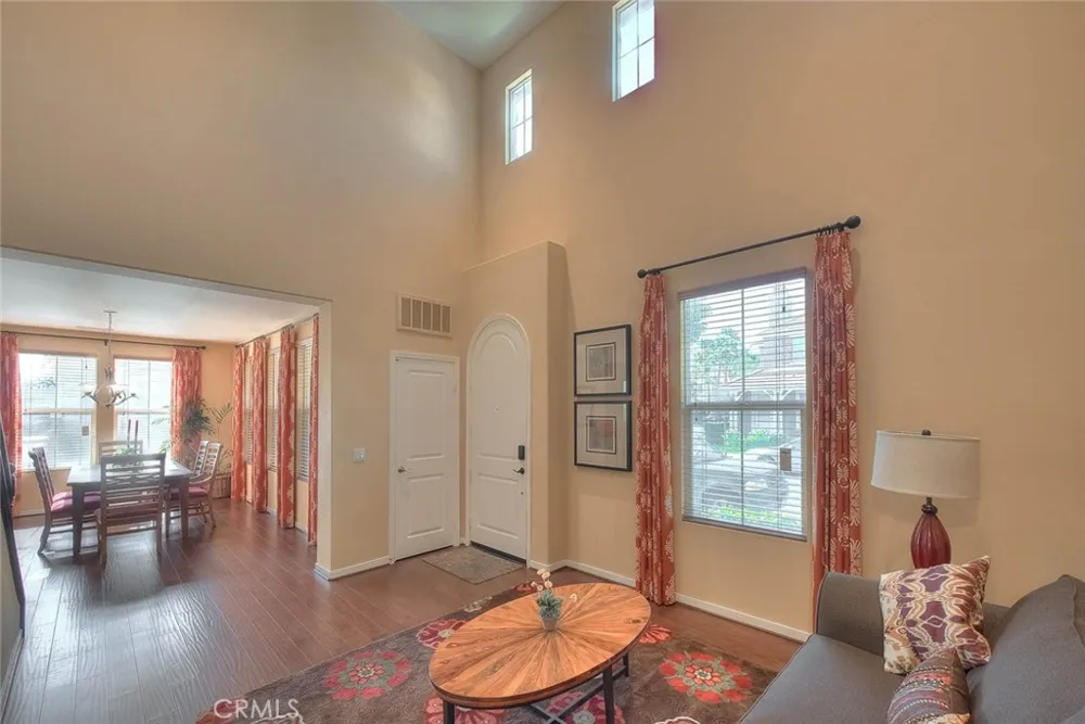 906 Woodbine Azusa, CA 91702