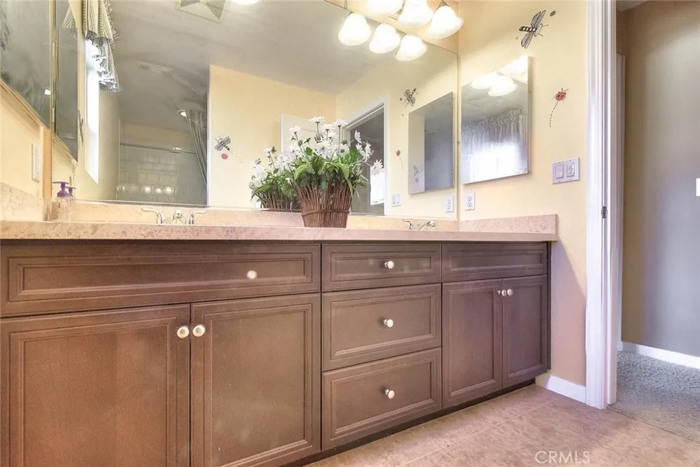 906 Woodbine Azusa, CA 91702