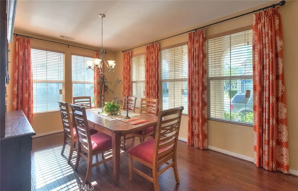 906 Woodbine Azusa, CA 91702