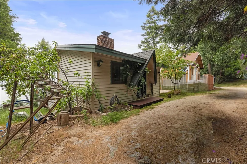 24682 Lake Gregory Drive Crestline, CA 92325