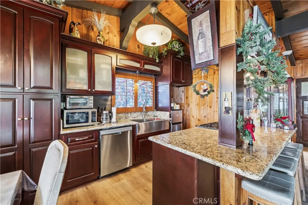 24682 Lake Gregory Drive Crestline, CA 92325