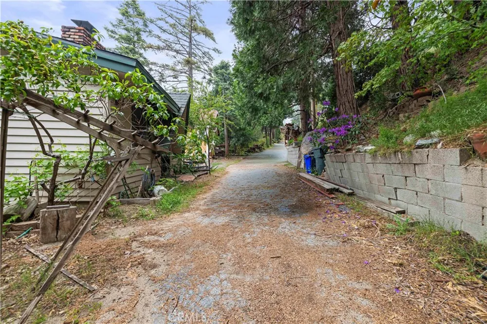 24682 Lake Gregory Drive Crestline, CA 92325