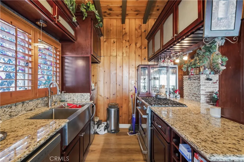 24682 Lake Gregory Drive Crestline, CA 92325