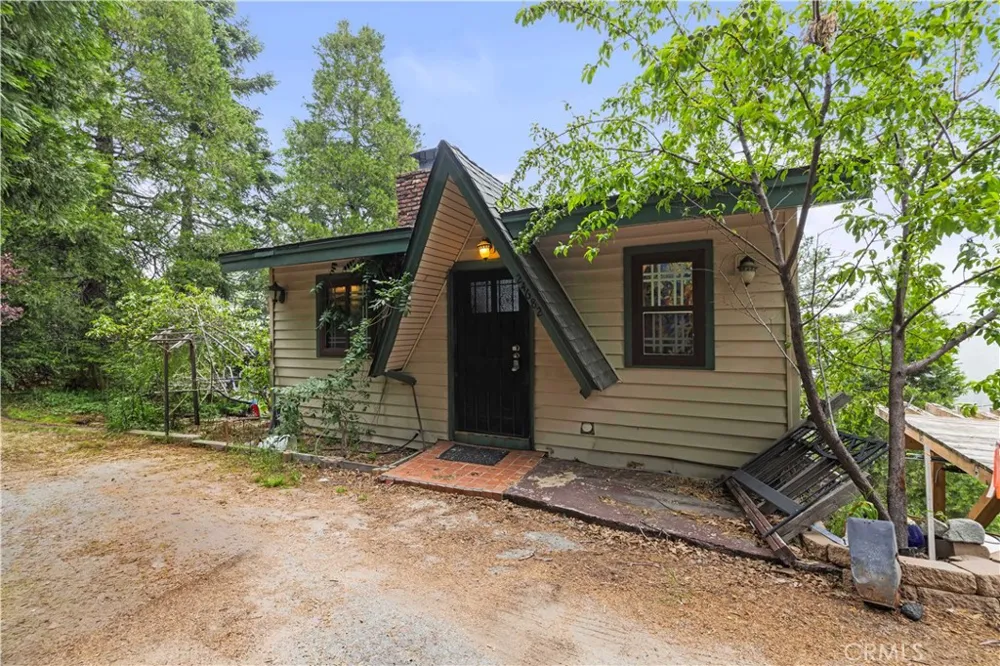 24682 Lake Gregory Drive Crestline, CA 92325