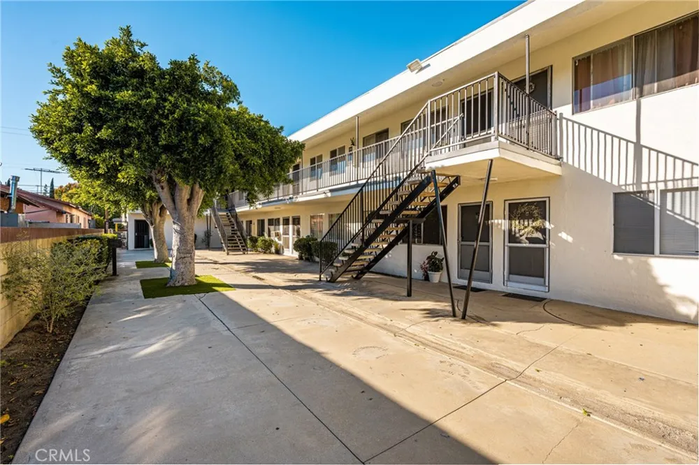 6725 Perry Road Bell Gardens, CA 90201