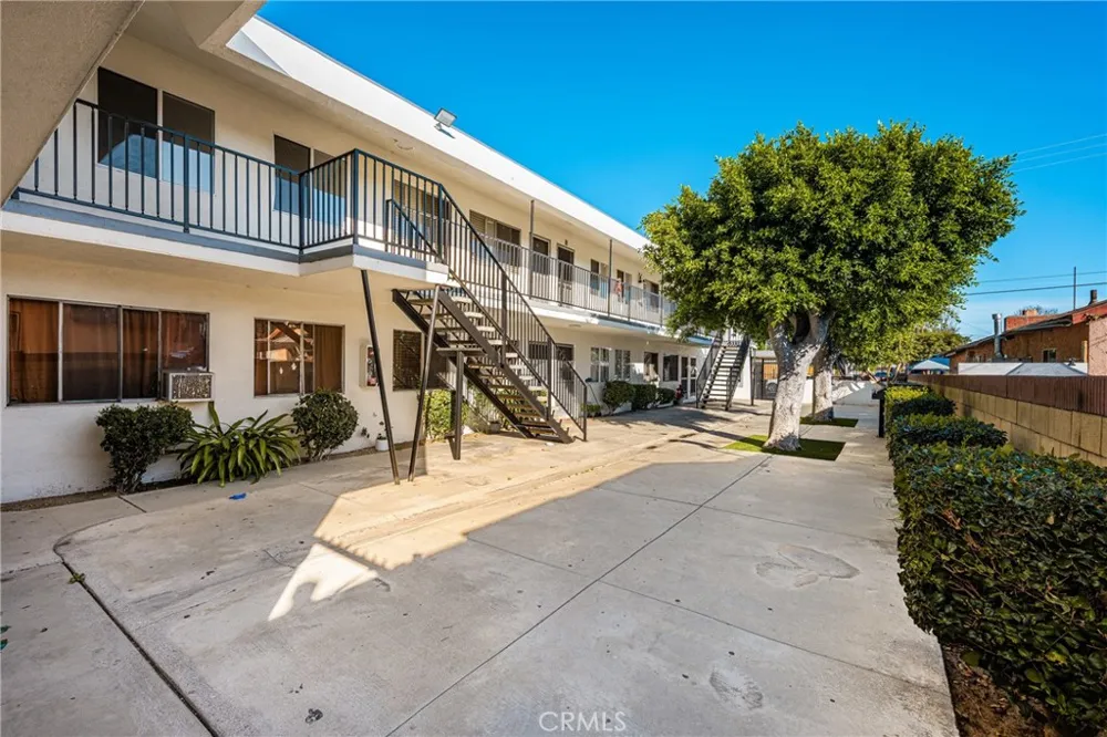6725 Perry Road Bell Gardens, CA 90201