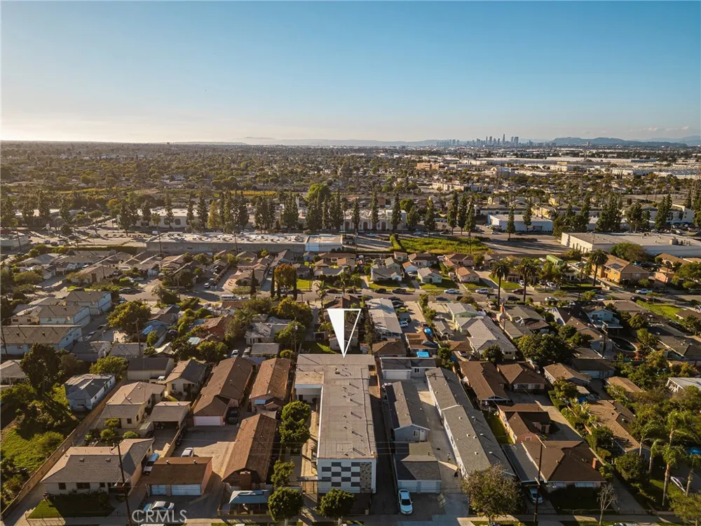6725 Perry Road Bell Gardens, CA 90201