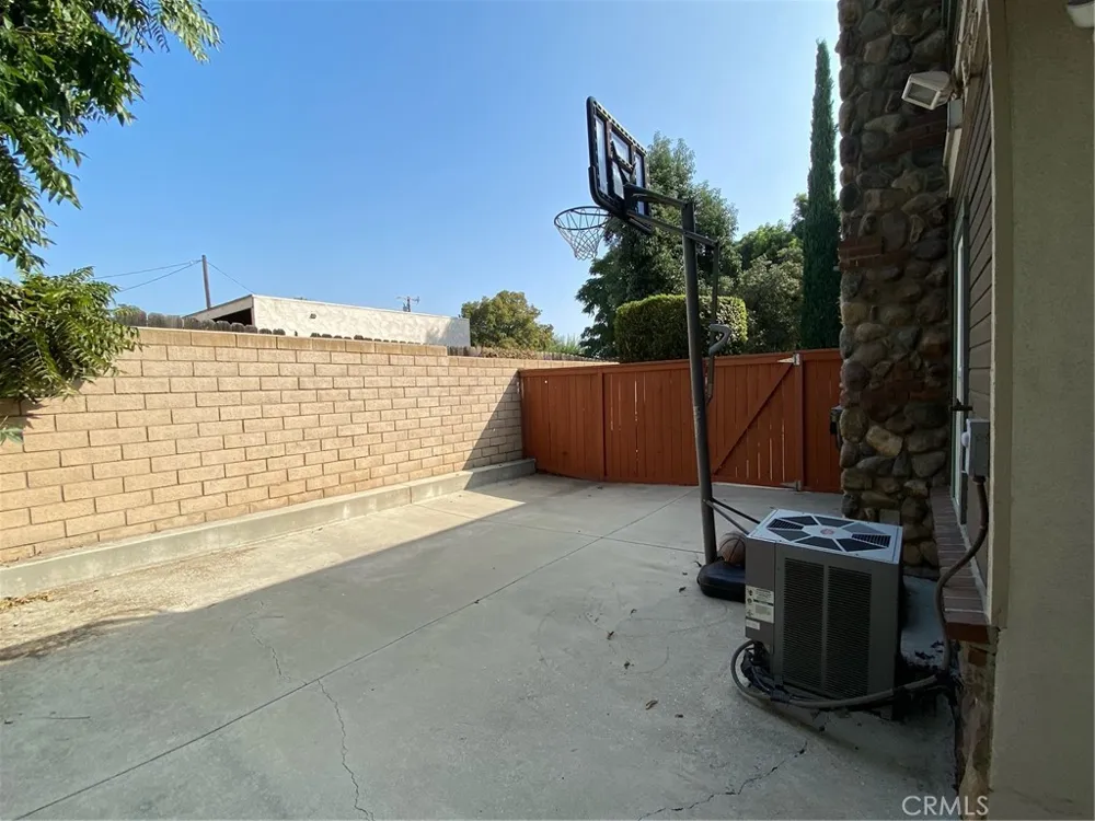 214 Violet Avenue #F Monrovia, CA 91016