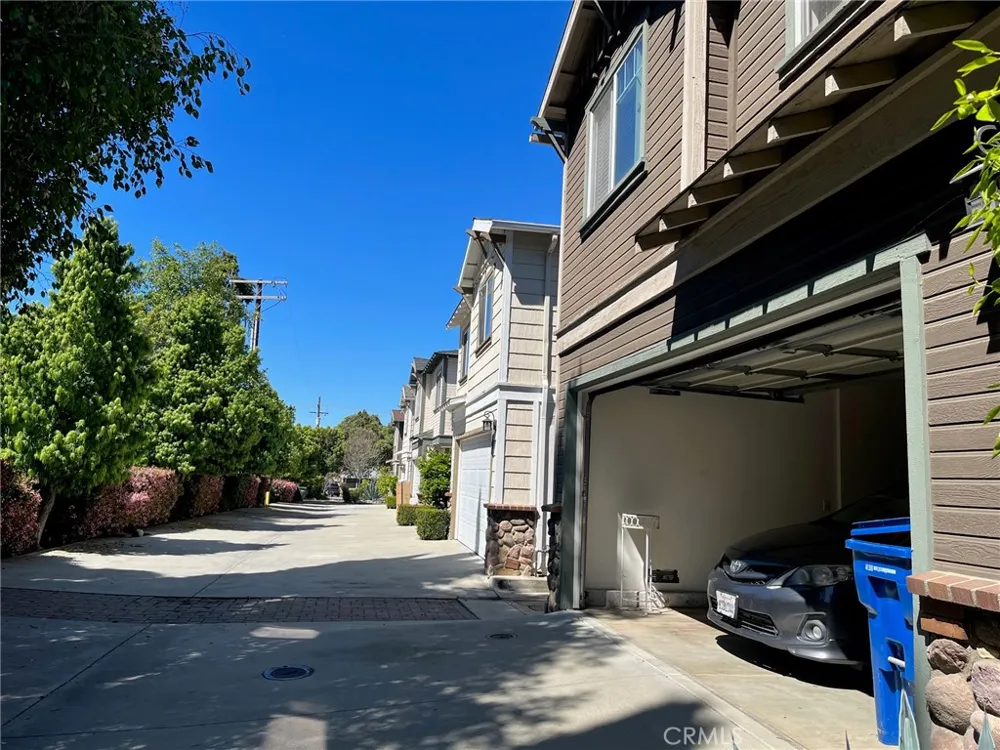 214 Violet Avenue #F Monrovia, CA 91016