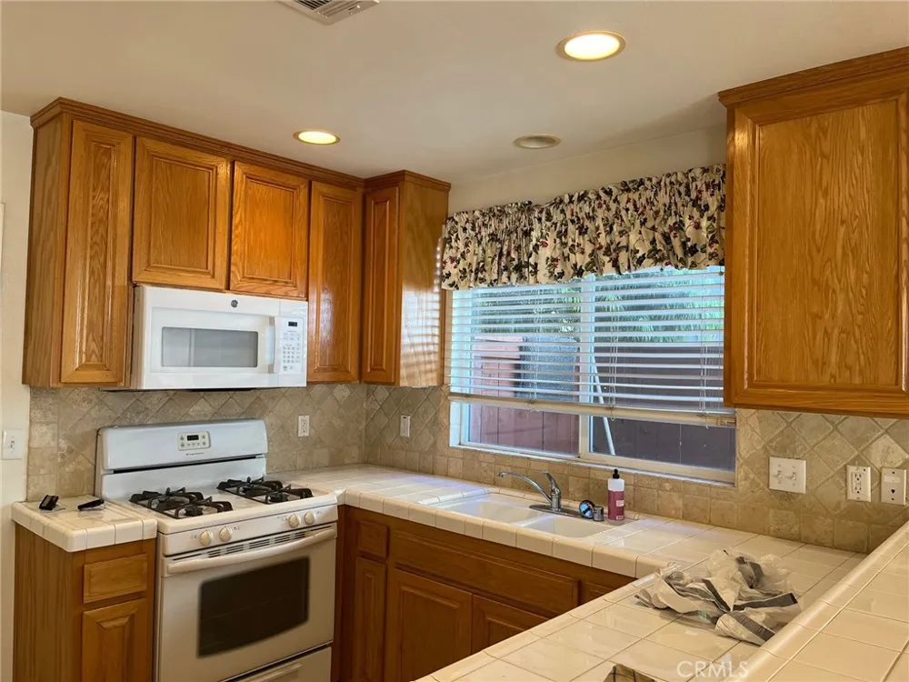 214 Violet Avenue #F Monrovia, CA 91016