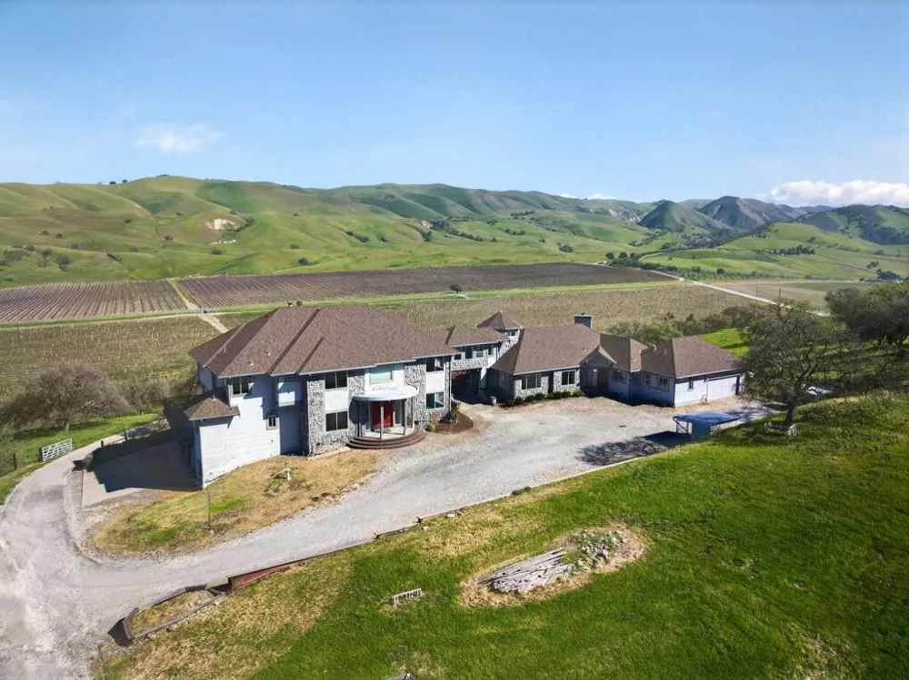 1500 Old Airline Highway Paicines, CA 95043