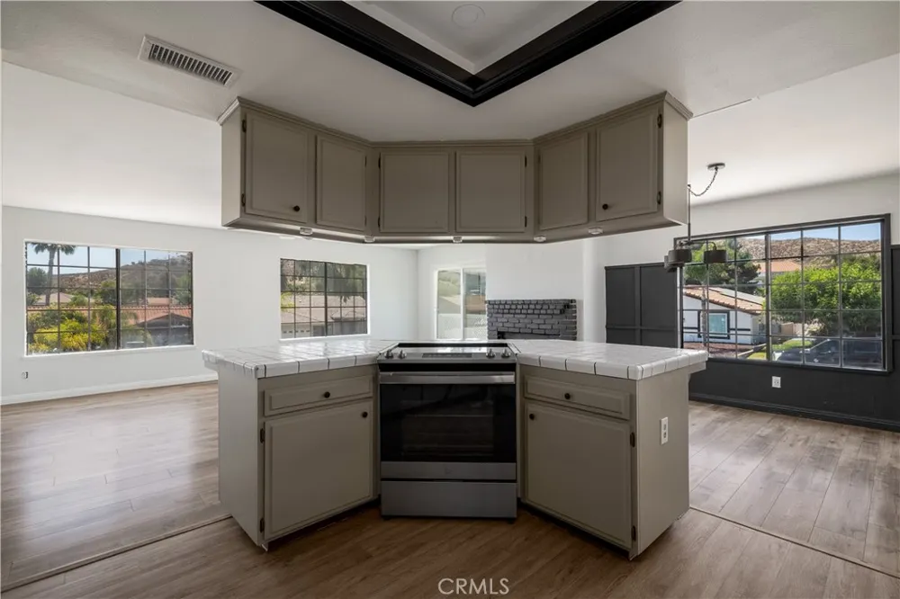 30745 Long Point Canyon Lake, CA 92587