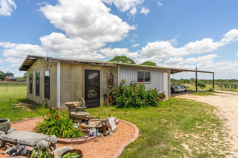 369 Sakewitz Comfort, TX 78013