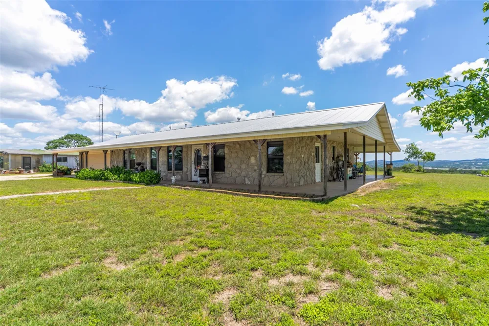 369 Sakewitz Comfort, TX 78013
