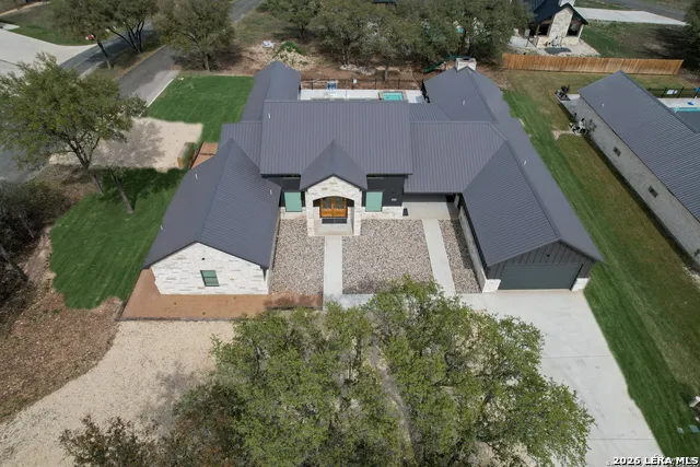 1450 Mountain Valley Concan, TX 78838