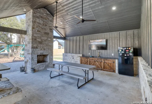 1450 Mountain Valley Concan, TX 78838