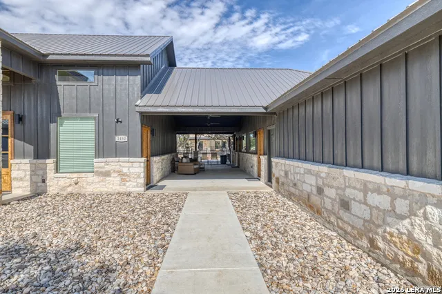 1450 Mountain Valley Concan, TX 78838