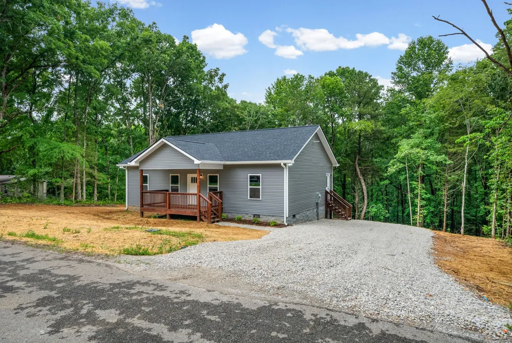 690 Brazzle Rd Waverly, TN 37185