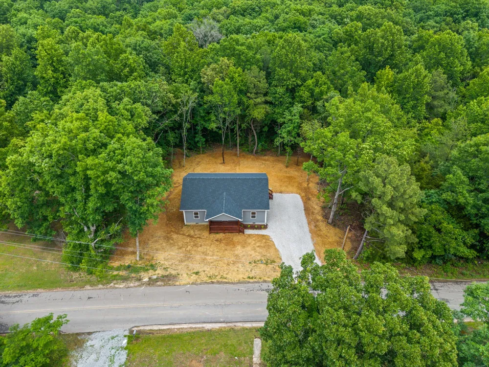 690 Brazzle Rd Waverly, TN 37185
