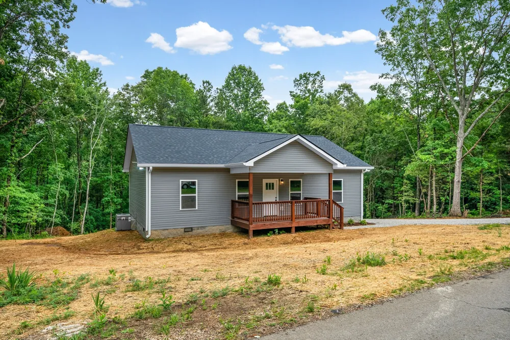 690 Brazzle Rd Waverly, TN 37185