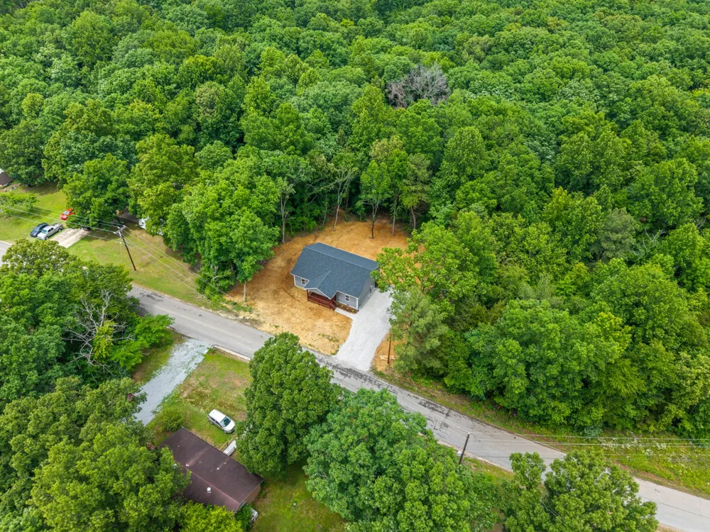 690 Brazzle Rd Waverly, TN 37185