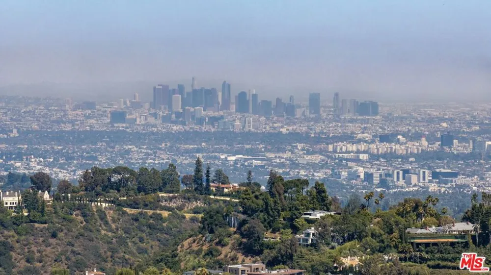 1612 Stradella Road Los Angeles, CA 90077