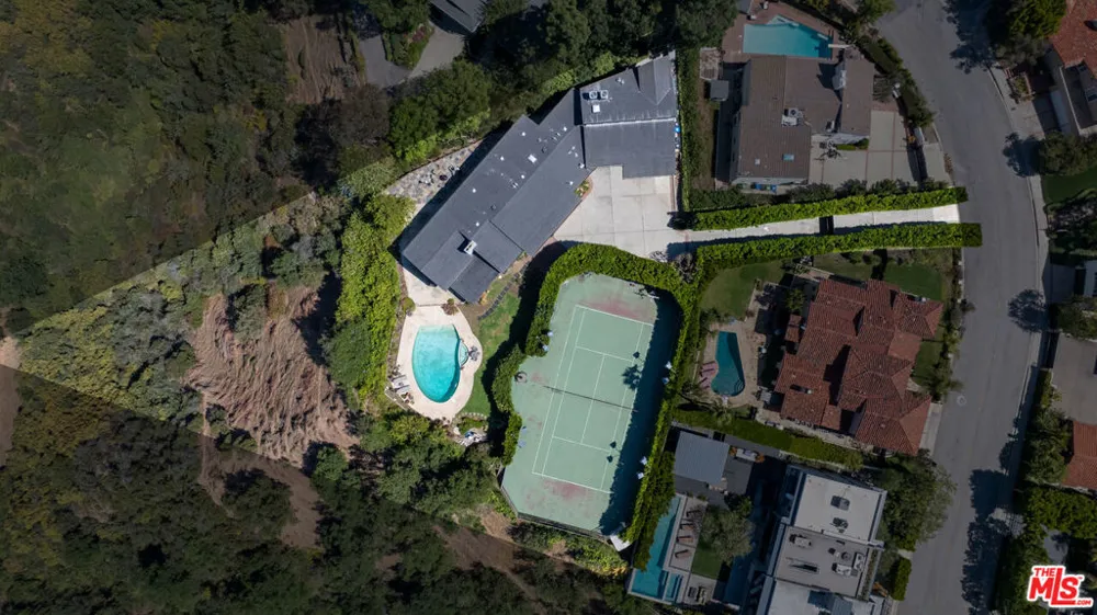 1612 Stradella Road Los Angeles, CA 90077