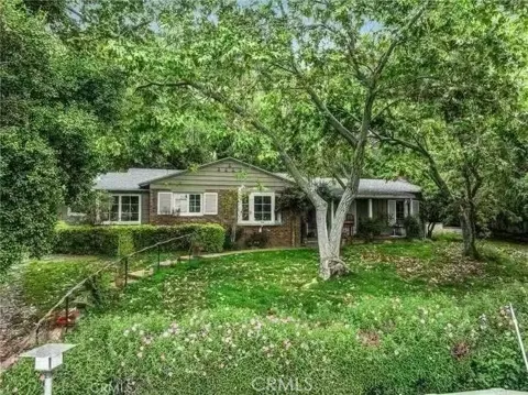 1835 Royal Oaks