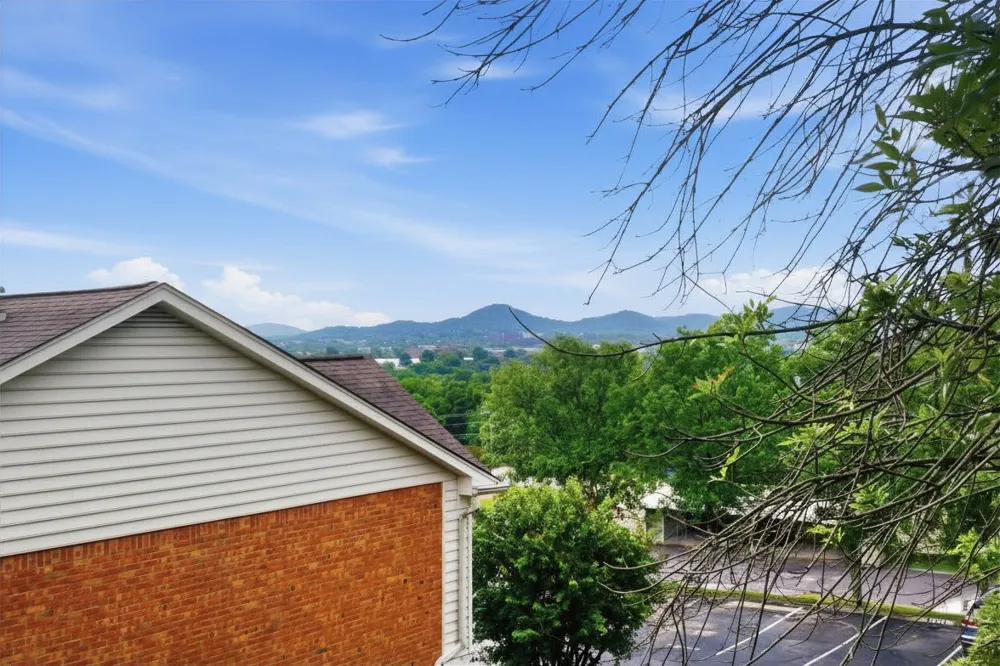 1604 Brentwood Pointe Franklin, TN 37067