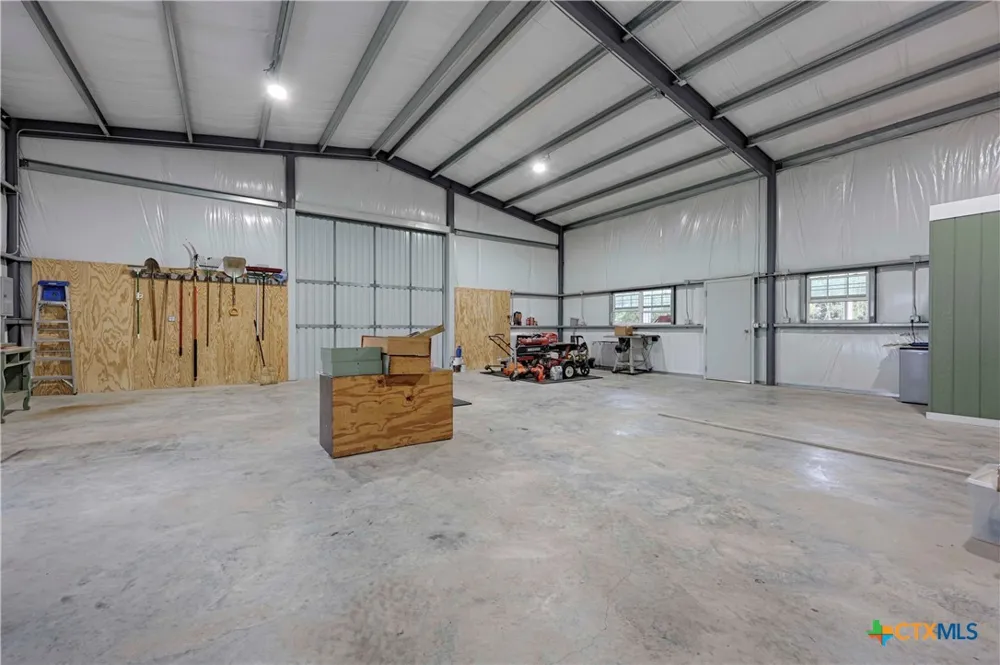 3545 E I 10 Frontage Road Schulenburg, TX 78956