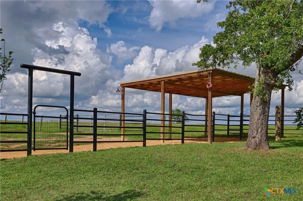 3545 E I 10 Frontage Road Schulenburg, TX 78956