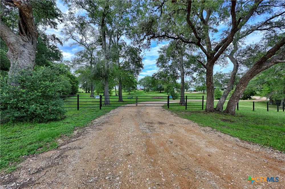 3545 E I 10 Frontage Road Schulenburg, TX 78956