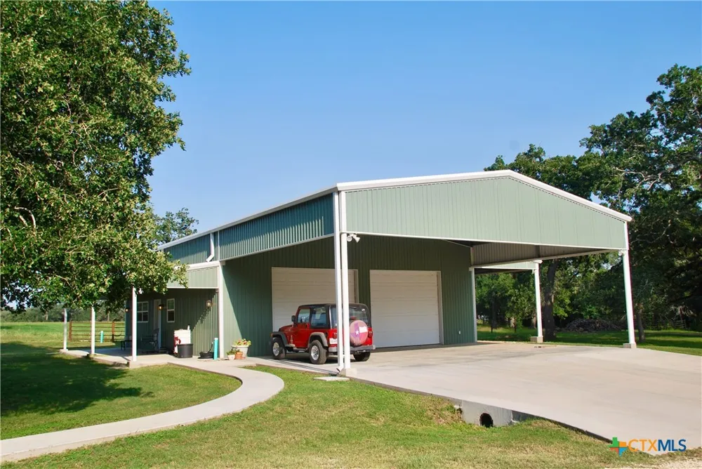 3545 E I 10 Frontage Road Schulenburg, TX 78956
